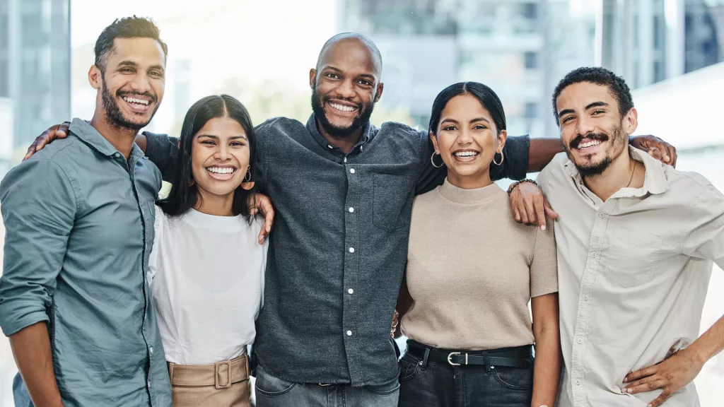 Ventajas de los cursos híbridos para la comunidad hispana